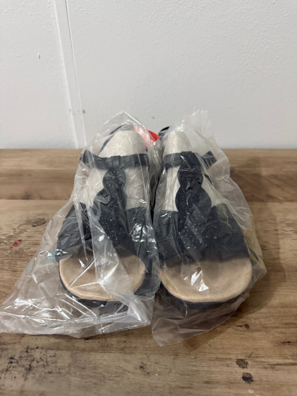 NWT Yuu Josephine Black Strappy Sandals Size 11 🖤